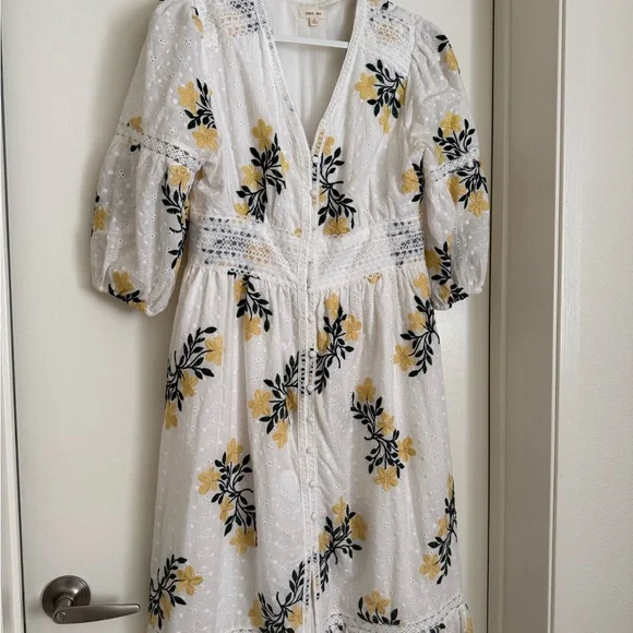 Petal & Pup Christie Maxi Dress Size M - Picture 5 of 6
